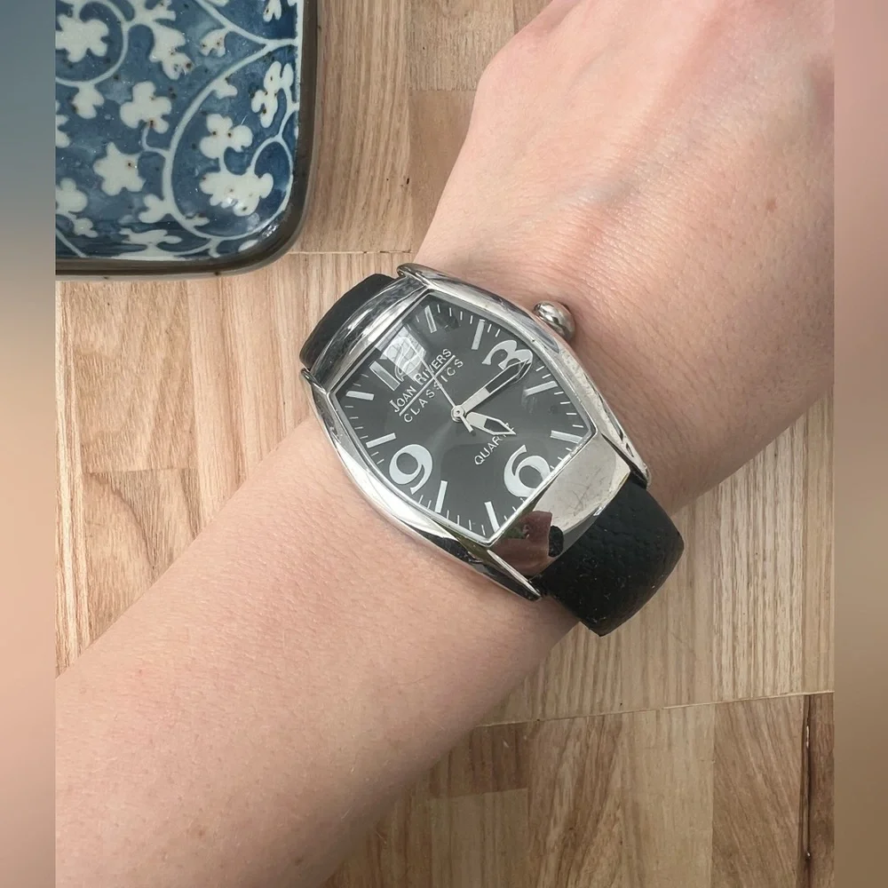 Joan rivers classics ladies silver tone black cuff bracelet watch NEW BATTERY